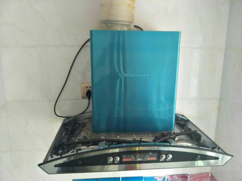 油煙機突發爆裂，商家換玻璃不退款引爭議